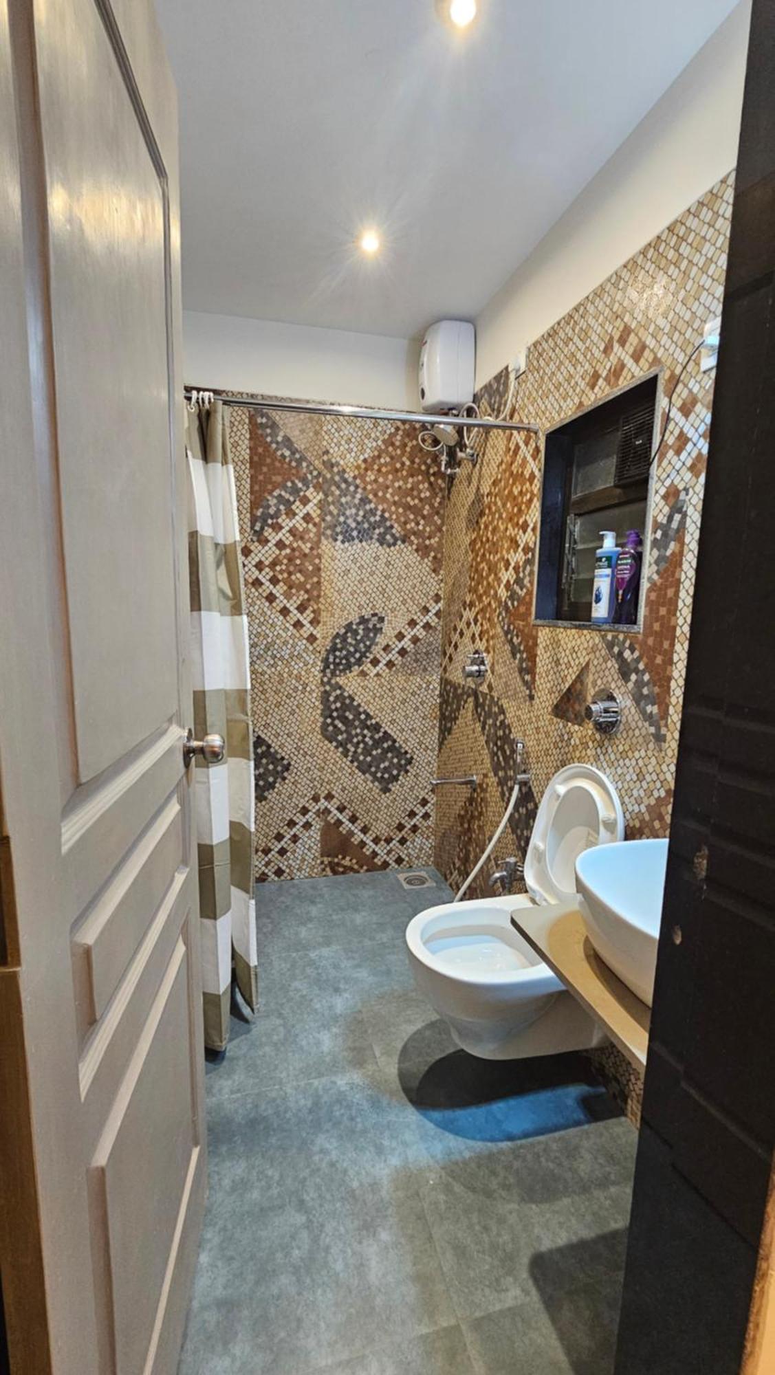 Apartment Lite - Parle East Mumbai